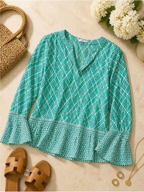 Crown & Ivy Green Geometric Print Long Sleeve Ruffle Hem Blouse size L